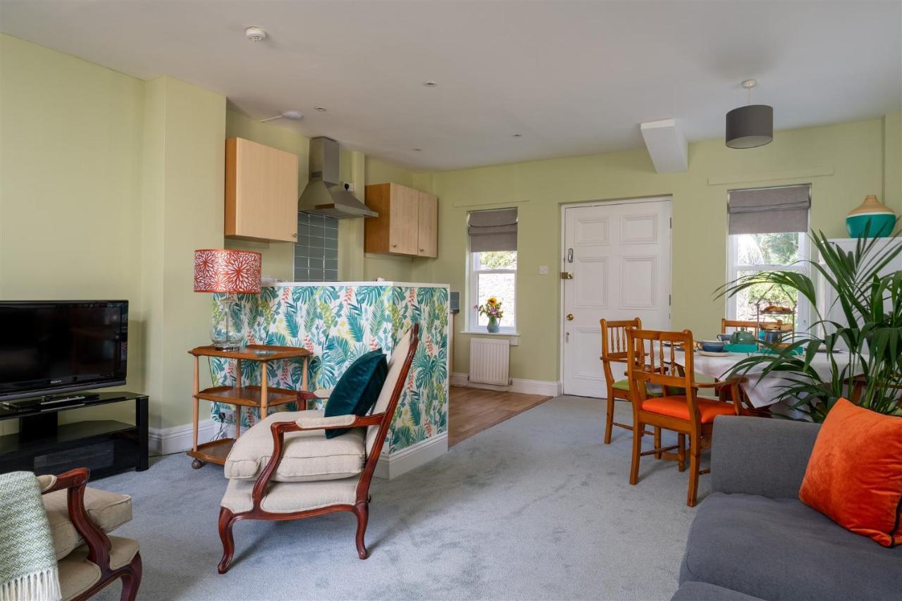 Palm Grove Apartments トーキー エクステリア 写真